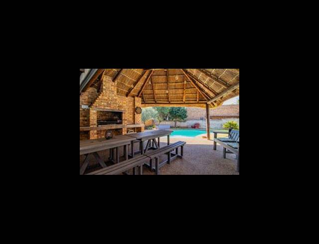 5 BEDROOM FREESTANDING FOR SALE IN GLEN MARAIS